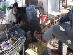 Ayakkab� boyac�s� Bayram Bat� so�uk havada ekmek m�cadelesi veriyor